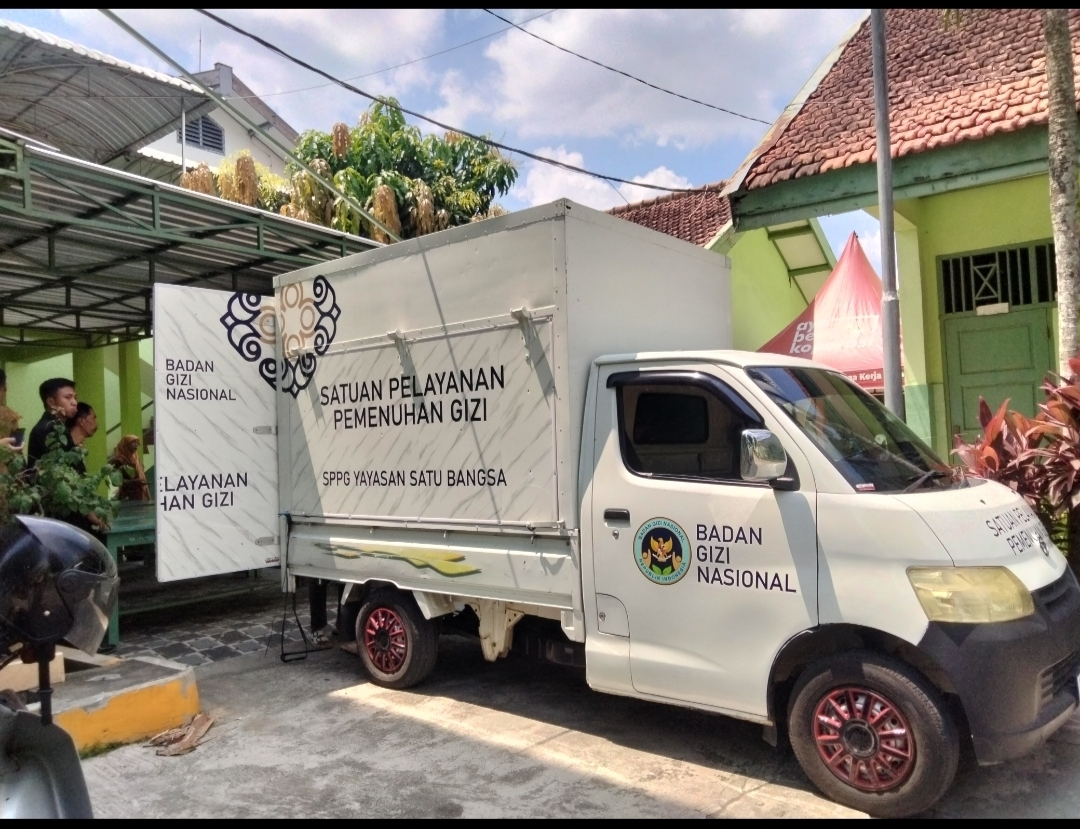 Pendistribusian Makan Bergizi Gratis di SMAN 2 Blitar Berjalan Lancar